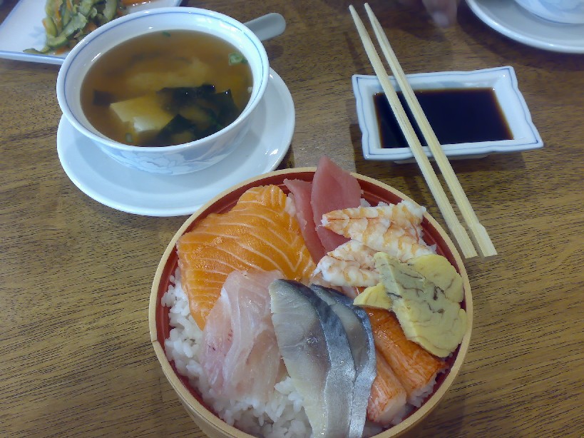 chirashi_don-with-miso-soup.jpg